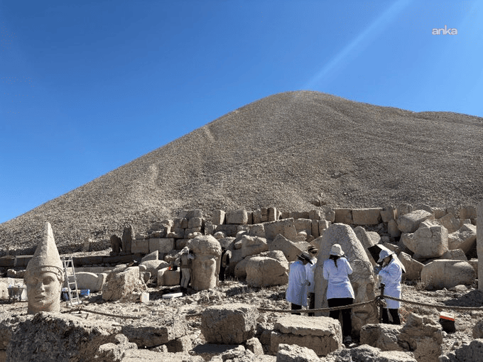 Nemrut Dağı heykeller